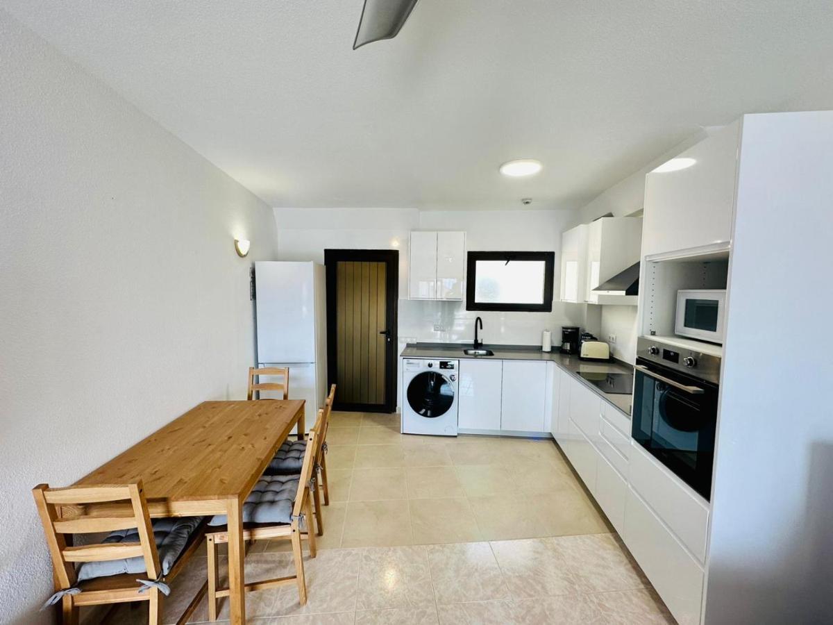 Ocean Front Cozy 2 Bedroom, 3 Beds Spacious- Netflix, Pool, Beach Lift & Fast Wifi Playa del Inglés Extérieur photo