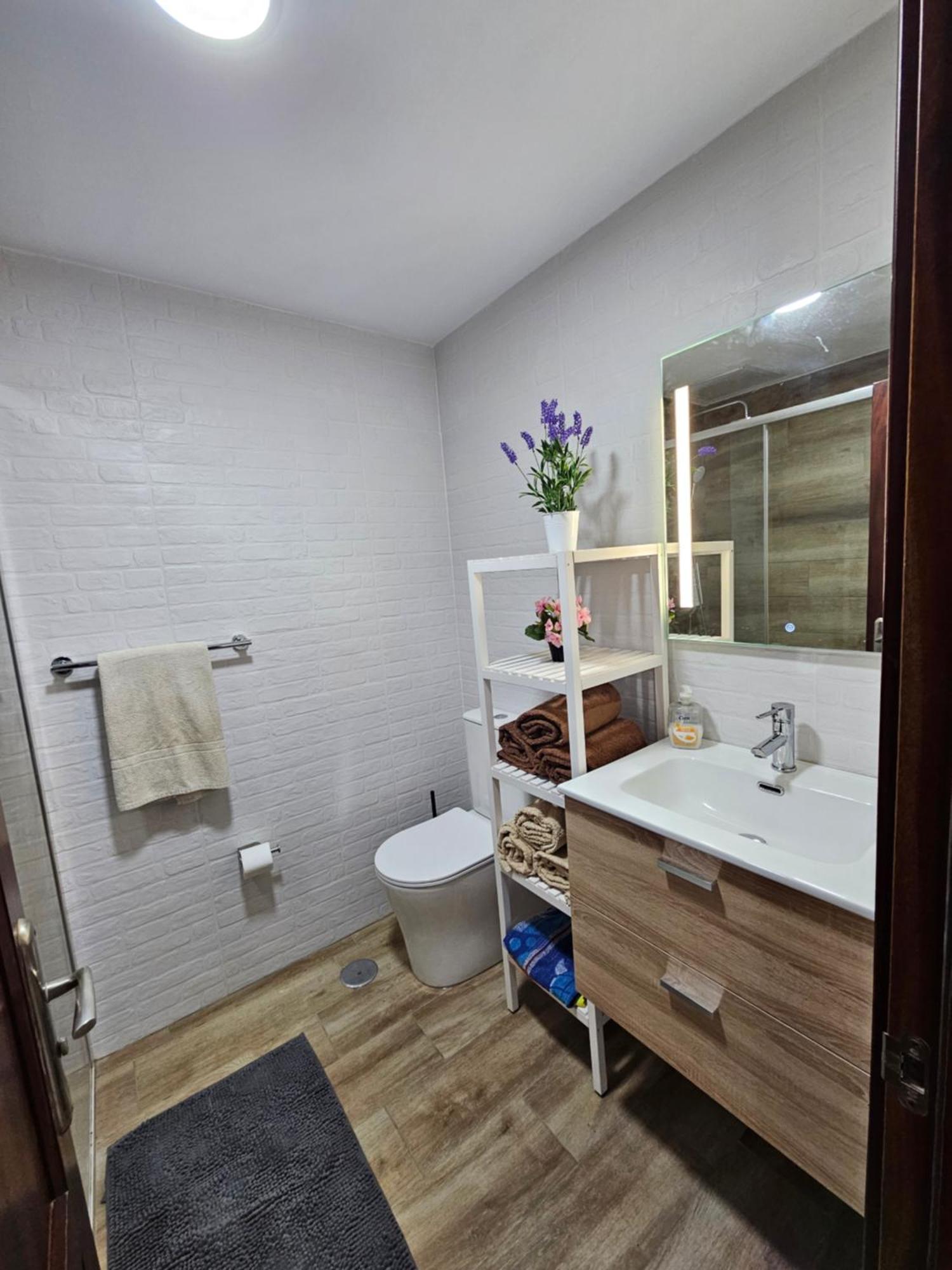 Ocean Front Cozy 2 Bedroom, 3 Beds Spacious- Netflix, Pool, Beach Lift & Fast Wifi Playa del Inglés Extérieur photo