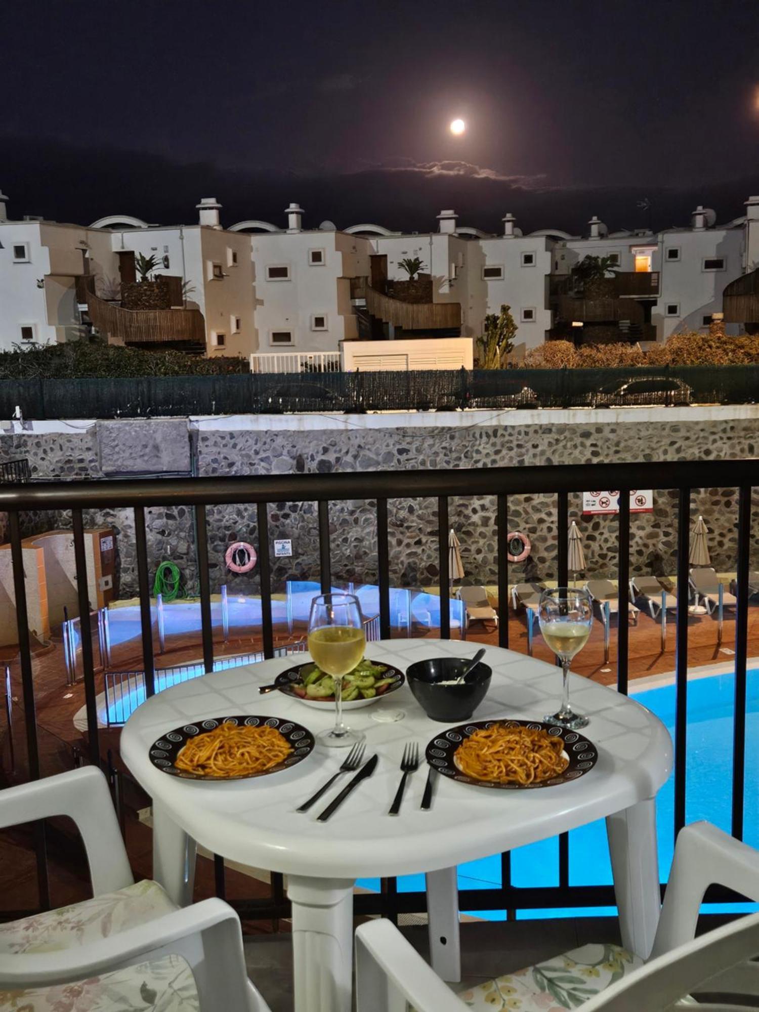 Ocean Front Cozy 2 Bedroom, 3 Beds Spacious- Netflix, Pool, Beach Lift & Fast Wifi Playa del Inglés Extérieur photo
